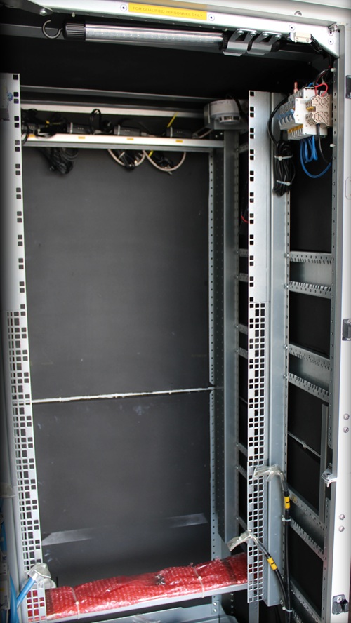 Eltek Outdoor Equipment Enclosure Cabinet IP55 (Nema 4 equivalent) 26RU - Image 4